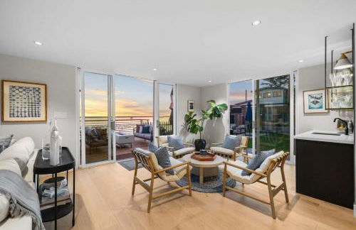 Experience the Pinnacle of Coastal Living at Harbour House - Foto 3