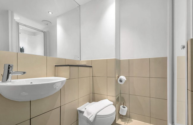 Roomzzz Leeds City West - Foto 23