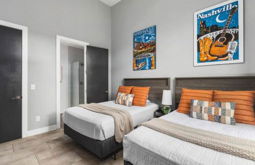 Home with Rooftop Deck & Garage, 2 miles to Downtown Broadway - Foto 21