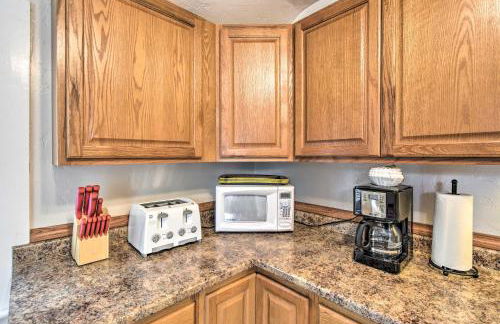 Cozy Unit with Patio Walk to Dining, Lake Elkhart! - Foto 5