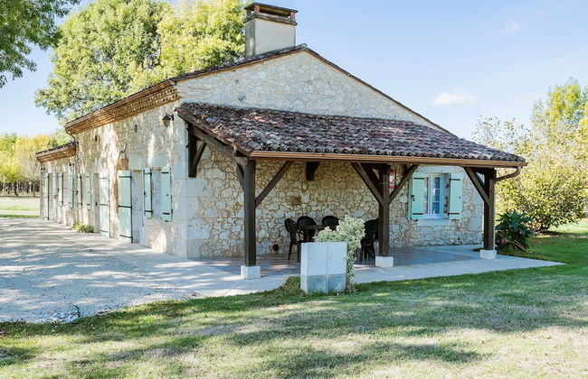 Spacious Holiday Home in Saint-nexans With Terrace - Foto 1