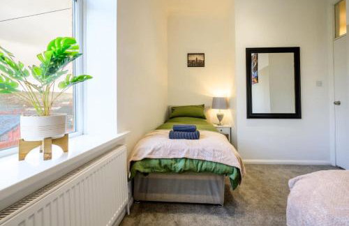 Homely 2 Bed Close to Leeds City Center by 53 Degrees Property, Sleeps 3 - Foto 12