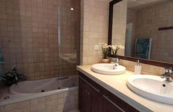 Modern 3 Bedroom Villa with Pool & Garden, Ideal for Families - Foto 8