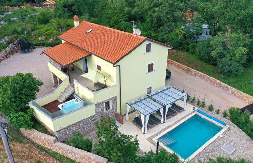 Holiday house Toš-Vila with heated pool - Foto 1