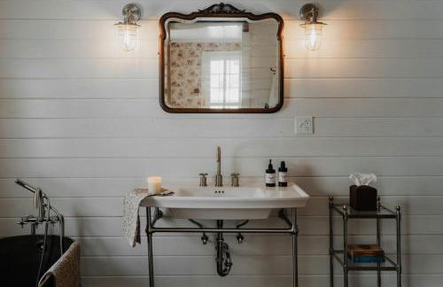 Book Village Inn - Twain Room Queen Bed - Foto 15