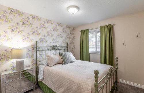 Business in Front and Fun in the Back Pets too - Photo 17