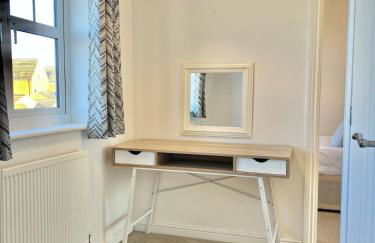 Rushden - 5 Beds Modern Home, Free Private Parking, TV, Garden - Foto 25