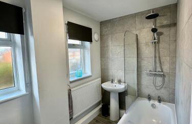 Beautifully Spacious 3 Bed Home - Foto 12