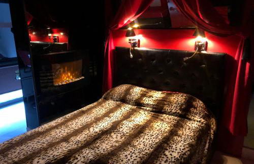 Rez de jardin OU ascenseur 4 ieme PISCINE -WIFI-Dans le Village naturiste holidaysochic - Photo 33