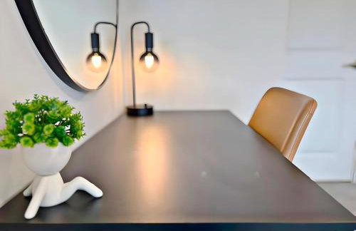 Modern 4BR Townhouse with Parking & Lake Views - WVille rep 4 - Foto 42