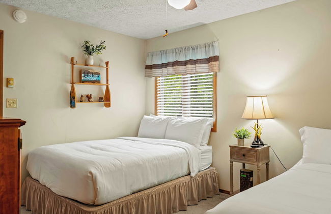 Shady Pines by Avantstay Enclosed Porch, Game Rooms, & Lake/beach Access! - Foto 22