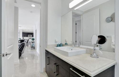 Coastal Condo Deerfield Beach Retreat 3 bed 2 bath - Photo 41