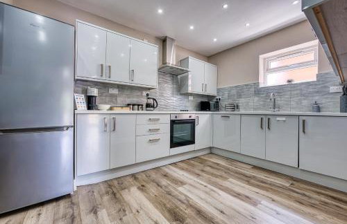 Stylish House - B'ham Airport and NEC, JLR Solihull, Business & Leisure Stays - Aspen House - Photo 40