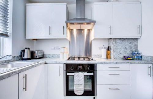 Newly Refurbished 3 Bed 2.5 Bath House in Staines - Foto 9