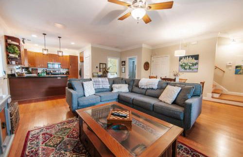 Cozy Cottage - Walk to Campus, Stadium, Downtown - Foto 3