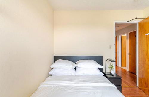 Cozy and Secure 3-Bedroom, 2-Bath Unit with 6 Beds and Beautiful Bay View - Foto 7