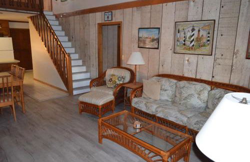 Spacious Beach House Steps to Sand - Foto 18