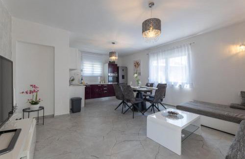 Treno, Luxurious Apartment with Jacuzzi and Sea-View - Foto 32