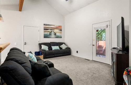 A Denver Oasis 15 Min to the Bronco Stadium 3 Bedroom with a King Suite - Photo 1