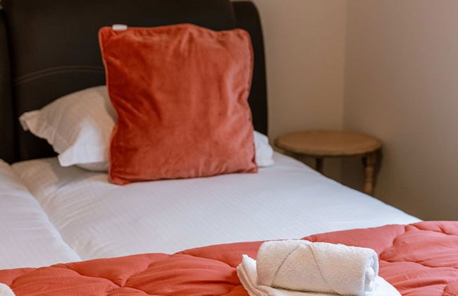 Spacious Getaway Close to the Beach and Airport - Foto 12