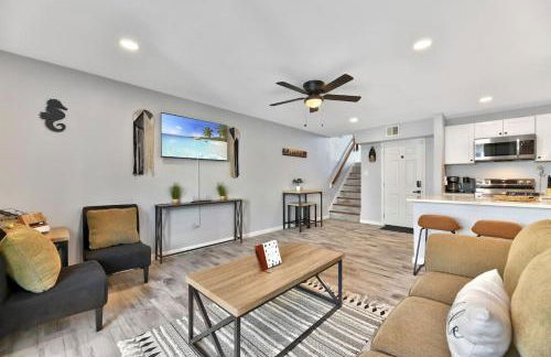 Stay Awhile Condo Minutes to Beach with Pool - Foto 5