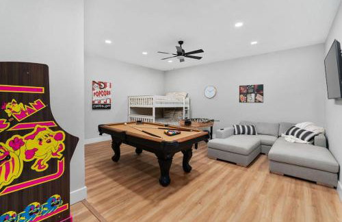 Incredible Heated Pool HotTub Gameroom-Movieroom - Photo 9