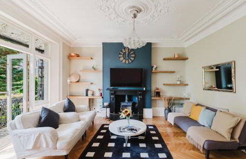 LUXURY Victorian Flat 2 bed 2 bath Flat Sleeps 4 to 7 - Photo 1