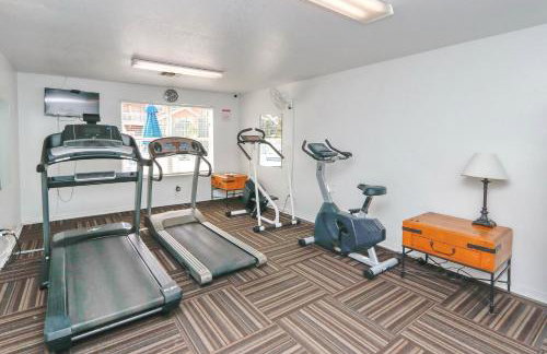 NEAR DIS & Sleeps 10! TWO King Master BR Suites, Bunks For The Kids, Private Patio, NO Steps, Pool, LOW Rates! - Foto 84