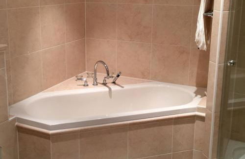 Ferienwohnung Seeblick - exklusive Wohnung in erster Reihe mit Balkon und Seeblick - Photo 12