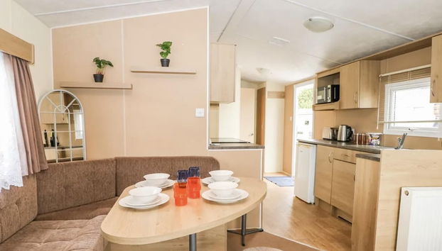 Romantic Seaside Chalet Retreat Solent Breezes - Foto 2, Imagem principal