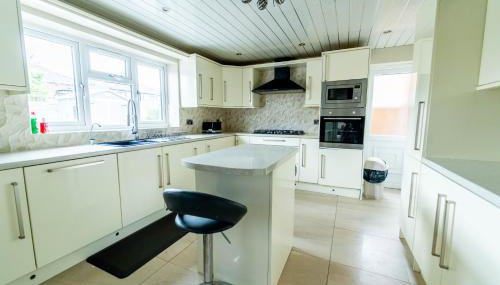 6BDR House By Hyped Properties Short Term Rental Agency With Free Parking Bilston Perfect For Contractors - Foto 4