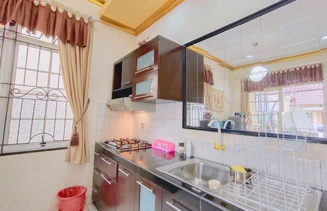 Villa Kota Bunga Camelia - Foto 10