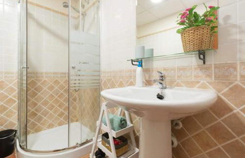 Apartamento con hermoso jardín y AC - Foto 18