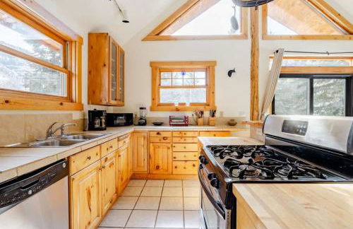 Cabin-Style Ski Home in Minturn with Private Deck - Foto 9