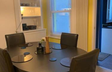 3 Bed Family House Free Parking - Foto 3