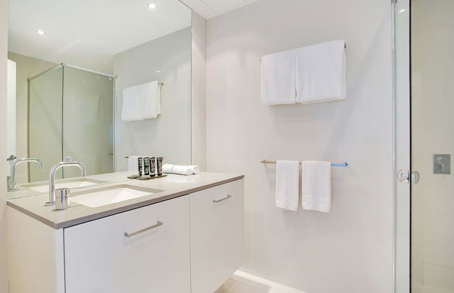 Mantra Circle on Cavill - Photo 65