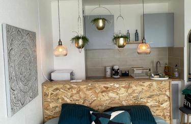 Face Mer vue d'exception Studio rénové au 9ème étage - Photo 8