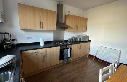 LARGE SELF CATERING HOUSE WITH WiFi CLOSE TO TRANSPORTS - Photo 39