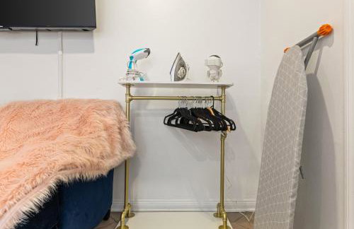 Los Angeles charming big house, king bed, parking, EV - Photo 33