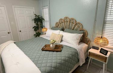 PEBBLES' BEACH HOUSE - Photo 11