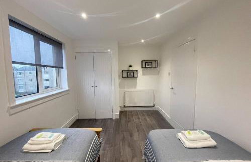 Renfrew Town Centre Easy Link to Glasgow City - Pass the Keys - Foto 29