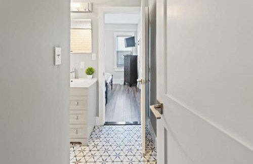 Luxurious 8BR Beach Duplex w Ocean Views - Photo 23