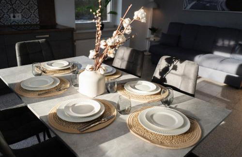 Moderne Doppelhaushälfte mit Garten & Terrasse I Free Wifi I Free Parking - Foto 17