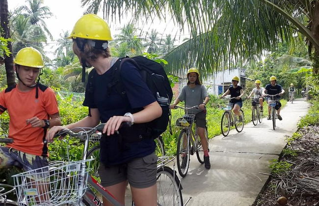 Peaceful Homestay in the Middle of Fruit Garden - Room With Four Double Beds - Foto 20