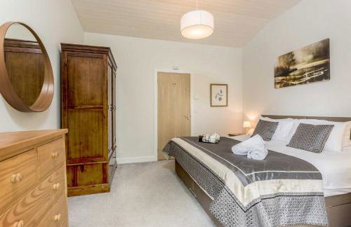 Secluded, New Forest Riverside Lodge - Photo 17