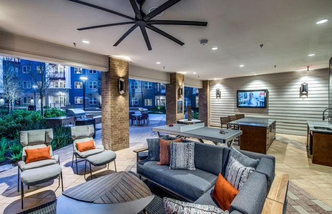 Airy 1BR King Suite Close to Downtown w Fast Wifi - Foto 4