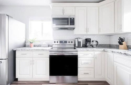 Stylish Modern Farmhouse wYard 10 mins from DT - Foto 52