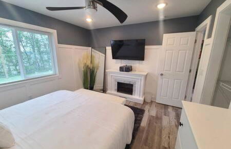 Stunning Lake Home w arcade and huge deck - Foto 4