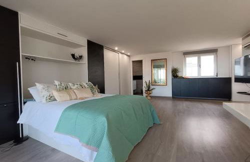 Spacious Studio by the University - Photo 5