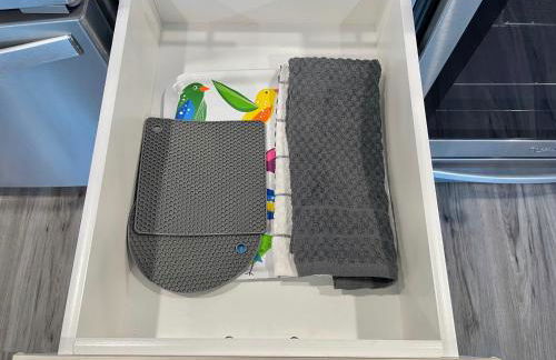 Bright Top Floor-Elevator-Walk Downtown-Laundry - Foto 75